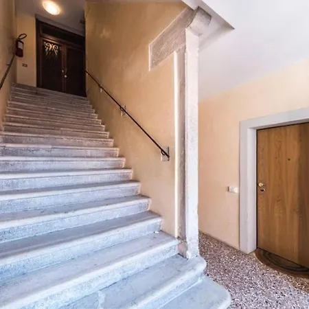 Apartment Rialto With Canal Grande View Venice