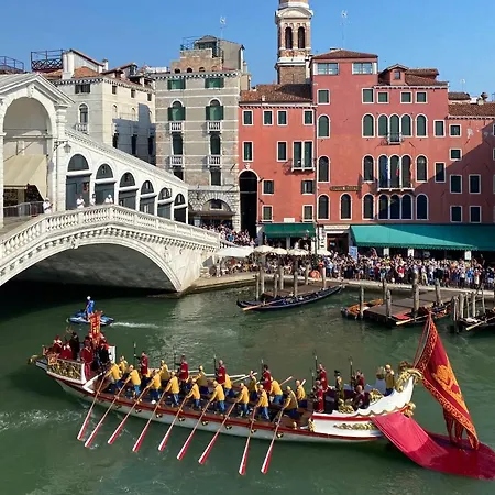Apartment Rialto With Canal Grande View