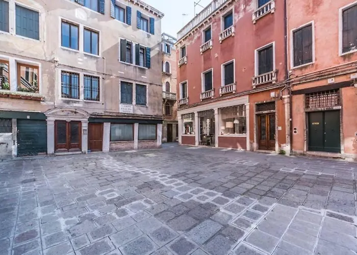 Rialto With Canal Grande View * البندقية