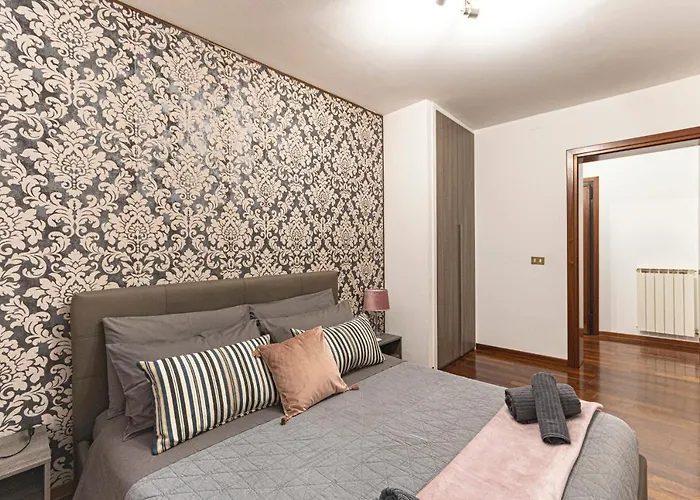 Rialto With Canal Grande View