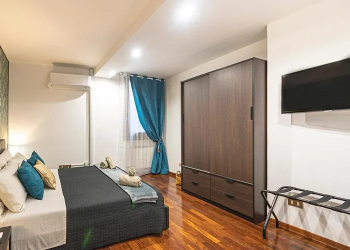 Rialto With Canal Grande View