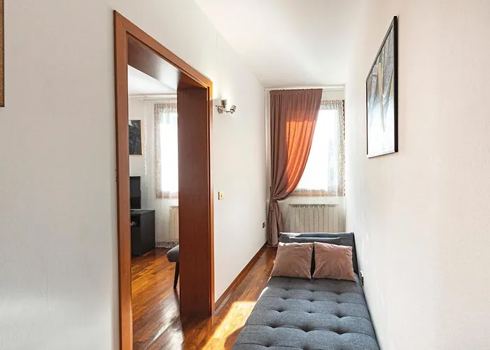 Rialto With Canal Grande View